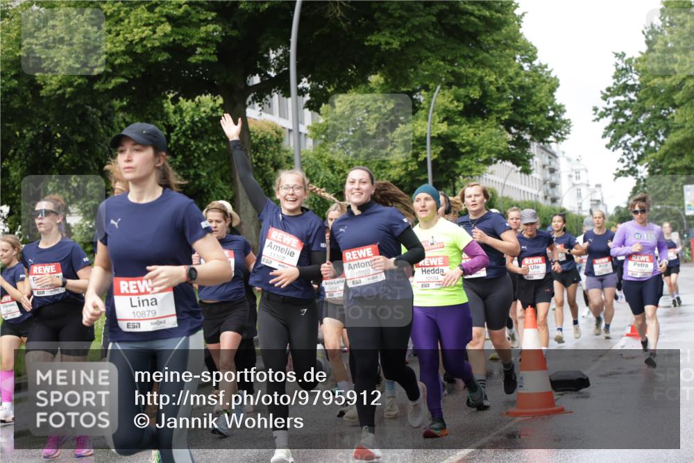 14.06.2026 - REWE Women's Run Jannik Wohlers http://msf.ph/oto/9795912 14.06.2026 09:10:04 Laufen 10879, 57, 11107, 10222, 657, 10193, 10104, 7 meine-sportfotos.de