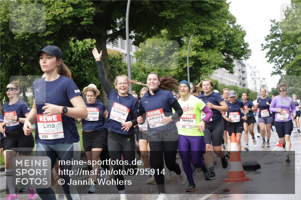 14.06.2026 - REWE Women's Run Jannik Wohlers http://msf.ph/oto/9795914 14.06.2026 09:10:04 Laufen 10566, 10879, 10603, 7, 11107, 7, 10193, 10222, 7, 10104, 57 meine-sportfotos.de