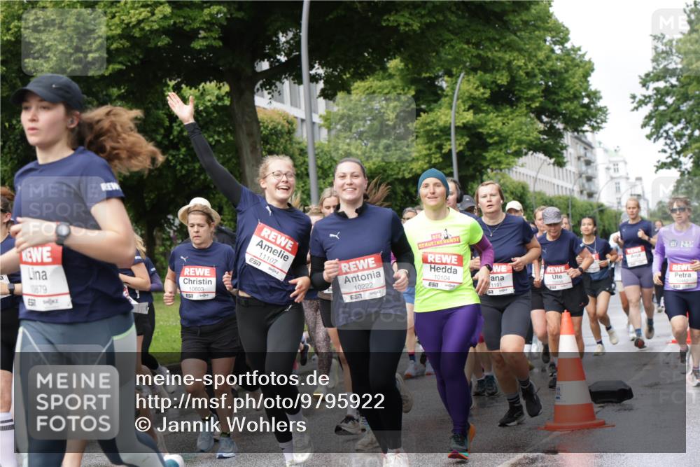 14.06.2026 - REWE Women's Run Jannik Wohlers http://msf.ph/oto/9795922 14.06.2026 09:10:04 Laufen 10879, 10603, 7, 11107, 7, 10222, 57, 10104, 1191 meine-sportfotos.de
