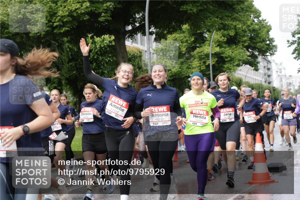 14.06.2026 - REWE Women's Run Jannik Wohlers http://msf.ph/oto/9795929 14.06.2026 09:10:04 Laufen 879, 10603, 57, 11107, 7, 10222, 7, 10104, 11191 meine-sportfotos.de