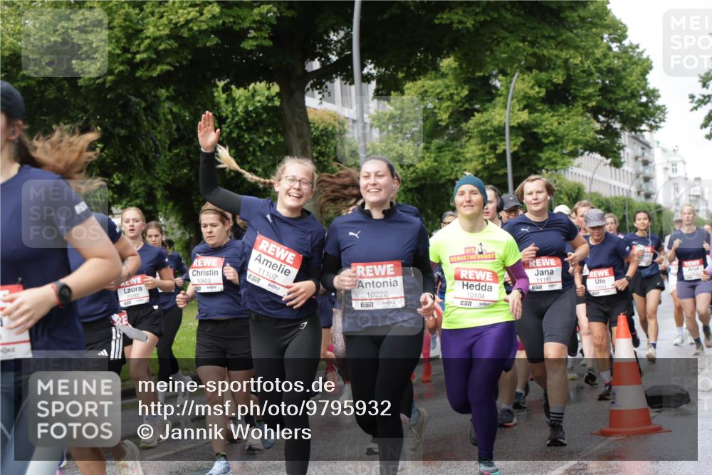 14.06.2026 - REWE Women's Run Jannik Wohlers http://msf.ph/oto/9795932 14.06.2026 09:10:04 Laufen 10082, 10603, 11107, 7, 10222, 7, 10104, 7, 11191, 57 meine-sportfotos.de