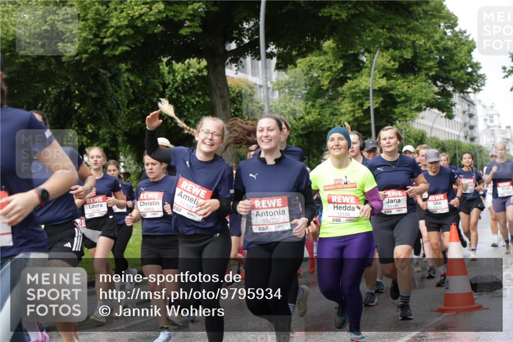 14.06.2026 - REWE Women's Run Jannik Wohlers http://msf.ph/oto/9795934 14.06.2026 09:10:04 Laufen 10603, 557, 11107, 57, 10222, 7, 10104, 11191, 57 meine-sportfotos.de