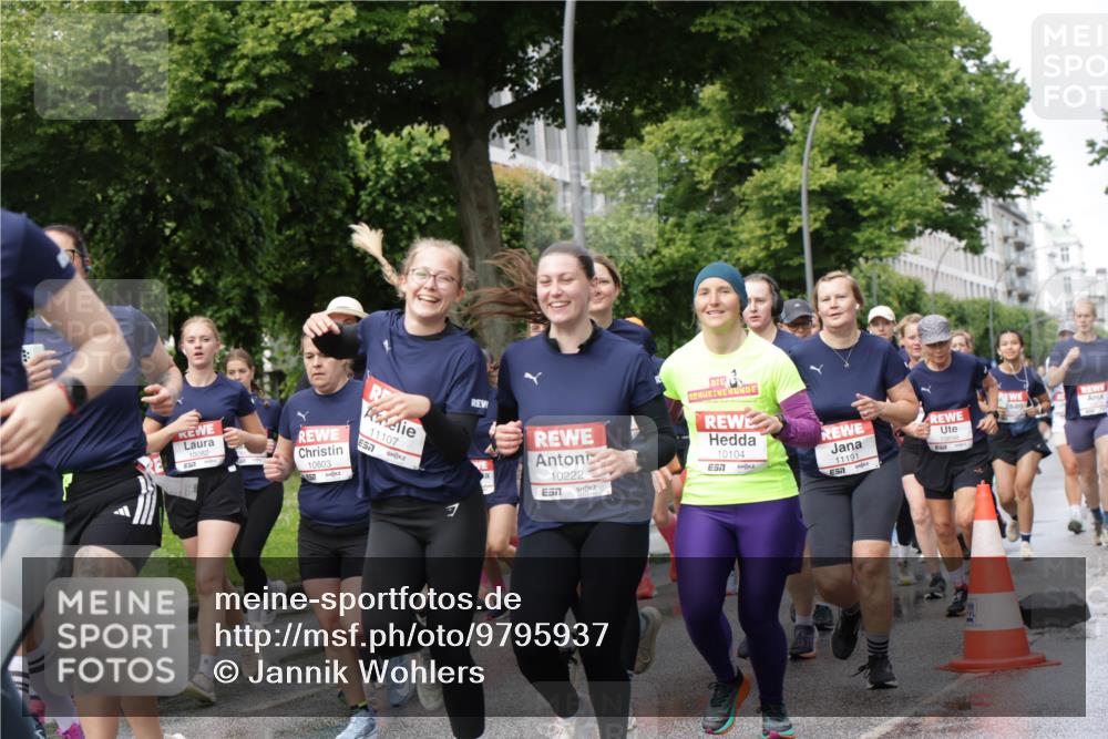14.06.2026 - REWE Women's Run Jannik Wohlers http://msf.ph/oto/9795937 14.06.2026 09:10:04 Laufen 10603, 57, 11107, 7, 10222, 7, 10104, 7, 11191, 10898 meine-sportfotos.de