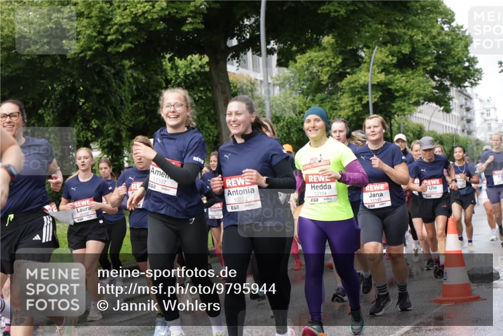 14.06.2026 - REWE Women's Run Jannik Wohlers http://msf.ph/oto/9795944 14.06.2026 09:10:04 Laufen 10082, 11107, 57, 10222, 57, 10104, 7, 11191 meine-sportfotos.de