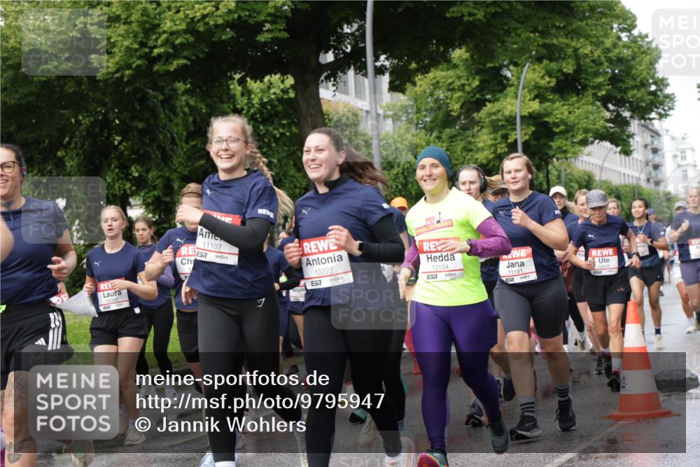 14.06.2026 - REWE Women's Run Jannik Wohlers http://msf.ph/oto/9795947 14.06.2026 09:10:04 Laufen 11107, 57, 10082, 7, 10222, 57, 10104, 11191 meine-sportfotos.de