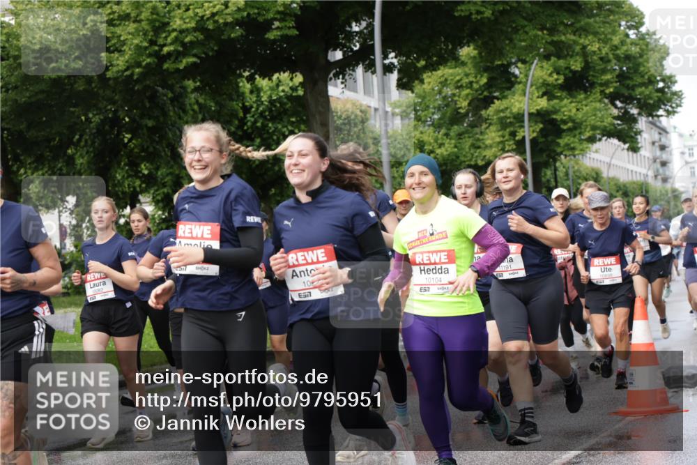 14.06.2026 - REWE Women's Run Jannik Wohlers http://msf.ph/oto/9795951 14.06.2026 09:10:04 Laufen 10082, 10, 7, 10104, 7, 11191 meine-sportfotos.de