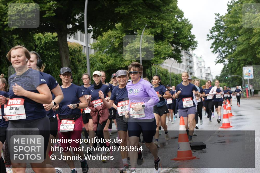 14.06.2026 - REWE Women's Run Jannik Wohlers http://msf.ph/oto/9795954 14.06.2026 09:10:06 Laufen 11191, 657, 11288, 7, 10898, 657, 10482, 57 meine-sportfotos.de