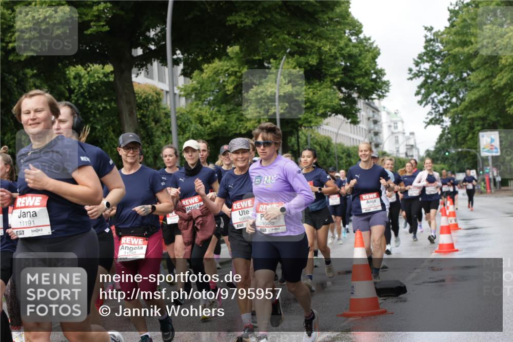 14.06.2026 - REWE Women's Run Jannik Wohlers http://msf.ph/oto/9795957 14.06.2026 09:10:06 Laufen 11191, 657, 11288, 7, 10898, 657, 10482, 57 meine-sportfotos.de