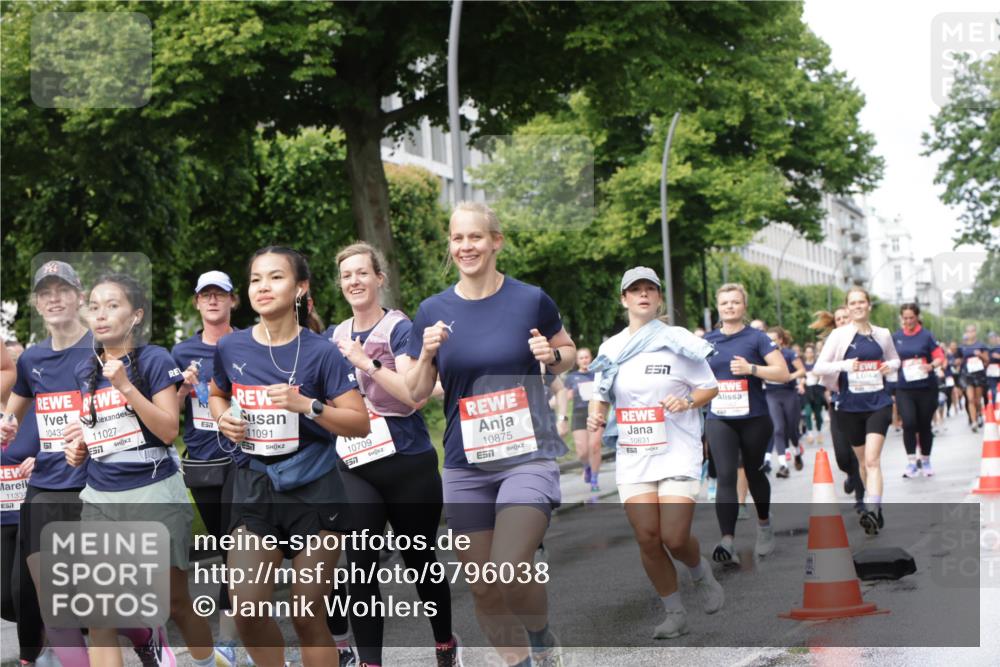 14.06.2026 - REWE Women's Run Jannik Wohlers http://msf.ph/oto/9796038 14.06.2026 09:10:09 Laufen 11334, 10433, 657, 11027, 11091, 10709, 551, 10875, 7, 10831 meine-sportfotos.de