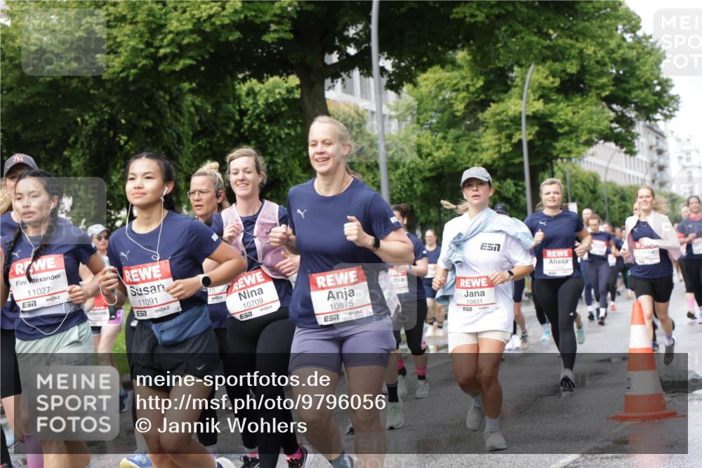 14.06.2026 - REWE Women's Run Jannik Wohlers http://msf.ph/oto/9796056 14.06.2026 09:10:09 Laufen 11027, 7, 11091, 10, 10709, 7, 10875, 7, 10831 meine-sportfotos.de