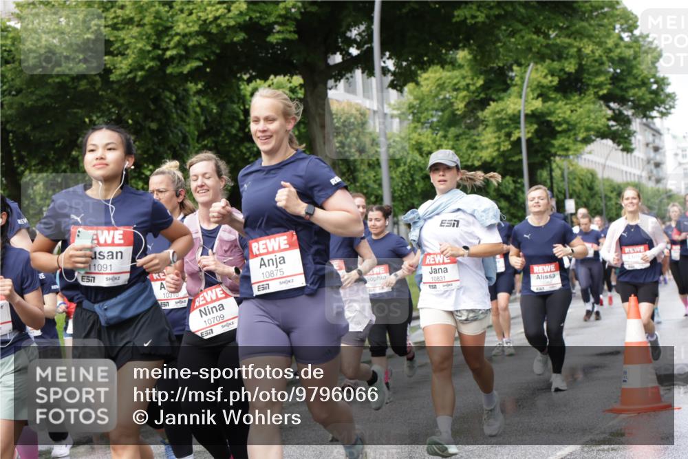 14.06.2026 - REWE Women's Run Jannik Wohlers http://msf.ph/oto/9796066 14.06.2026 09:10:09 Laufen 11091, 57, 10310, 10709, 7, 10875, 57, 10831, 57 meine-sportfotos.de