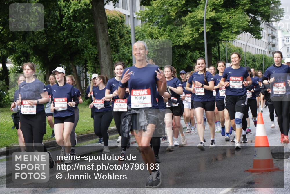 14.06.2026 - REWE Women's Run Jannik Wohlers http://msf.ph/oto/9796183 14.06.2026 09:10:19 Laufen 10078, 11452, 10199, 10811, 10561, 7, 187, 7, 10410 meine-sportfotos.de