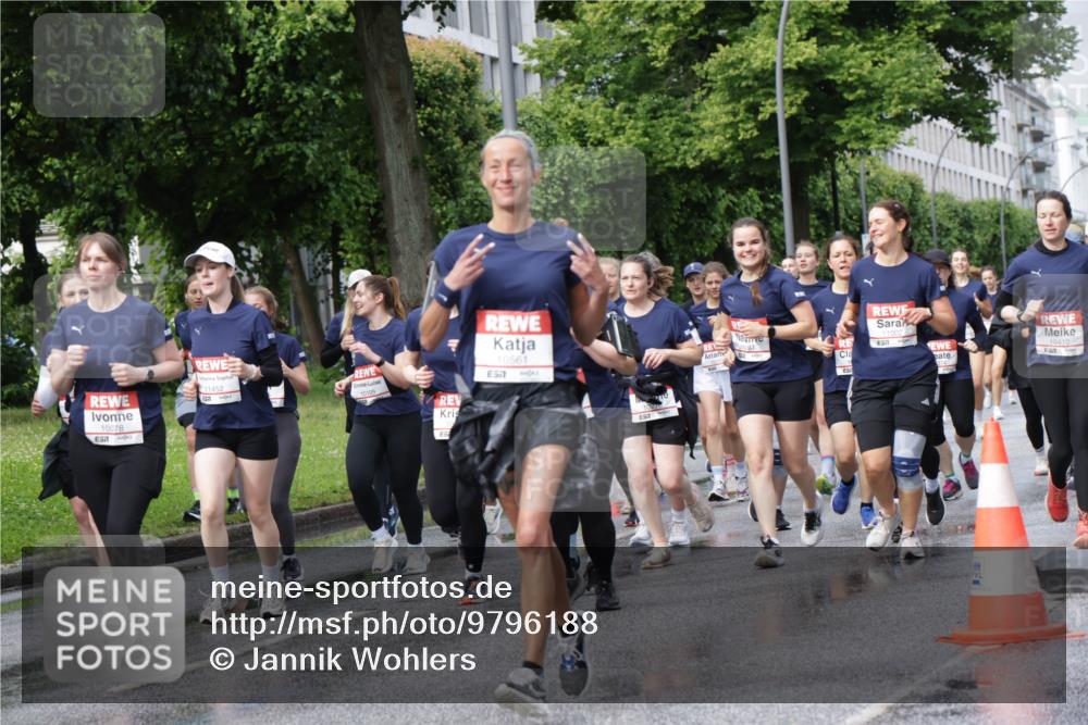 14.06.2026 - REWE Women's Run Jannik Wohlers http://msf.ph/oto/9796188 14.06.2026 09:10:19 Laufen 10078, 11452, 10199, 10561, 7, 57, 187, 11002, 10410, 65 meine-sportfotos.de