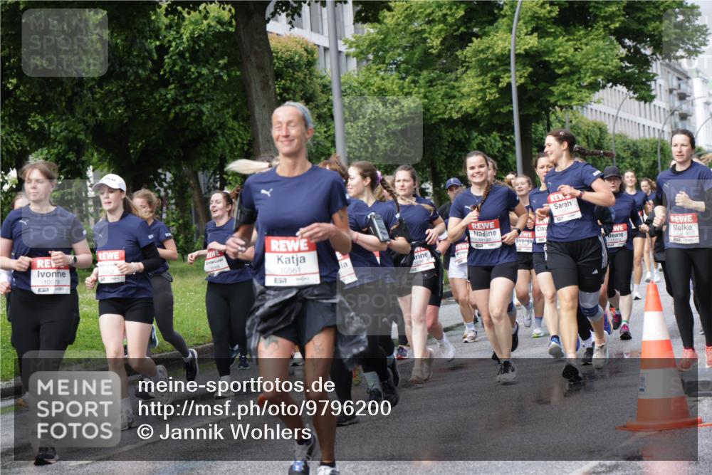 14.06.2026 - REWE Women's Run Jannik Wohlers http://msf.ph/oto/9796200 14.06.2026 09:10:19 Laufen 10078, 57, 11452, 10199, 10561, 2, 11187, 10756, 0276, 11374, 10410 meine-sportfotos.de