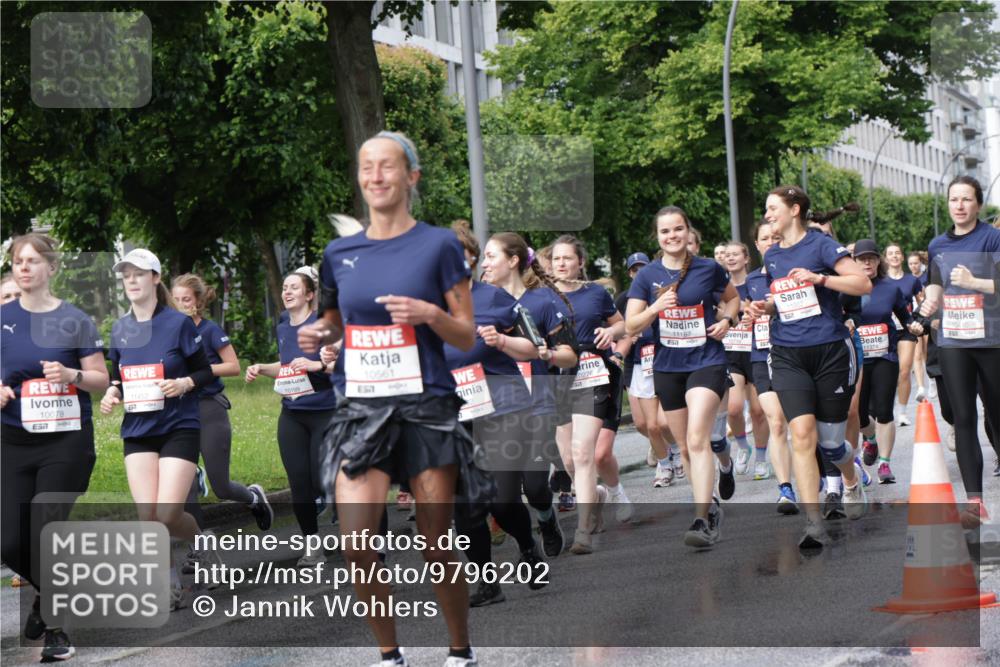 14.06.2026 - REWE Women's Run Jannik Wohlers http://msf.ph/oto/9796202 14.06.2026 09:10:19 Laufen 10078, 7, 11452, 10199, 10561, 0276, 11187, 11000, 10410 meine-sportfotos.de