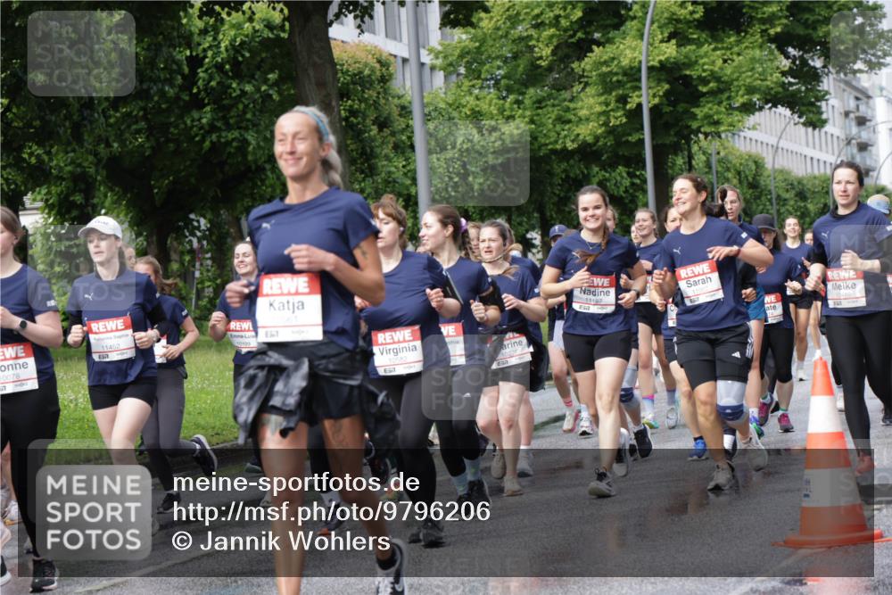 14.06.2026 - REWE Women's Run Jannik Wohlers http://msf.ph/oto/9796206 14.06.2026 09:10:20 Laufen 10078, 11452, 51, 10199, 10582, 57, 10276, 11187, 11002, 10410 meine-sportfotos.de