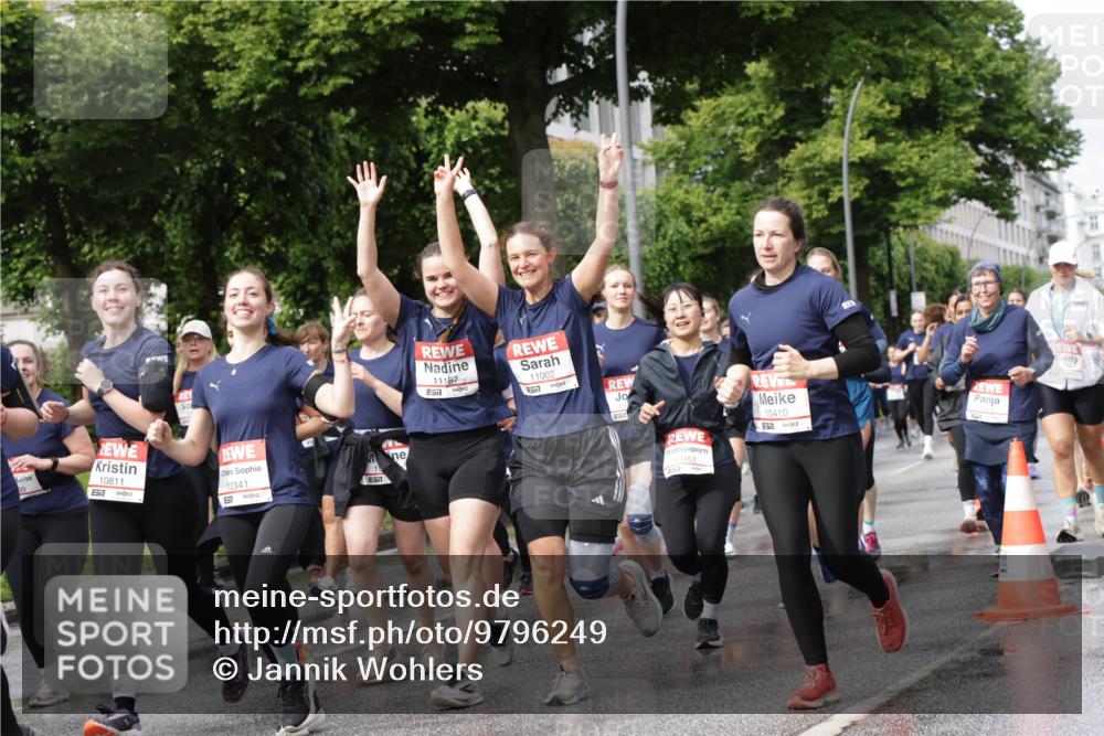 14.06.2026 - REWE Women's Run Jannik Wohlers http://msf.ph/oto/9796249 14.06.2026 09:10:22 Laufen 10811, 7, 10341, 657, 24, 11187, 11002, 557, 57, 10261, 10410 meine-sportfotos.de