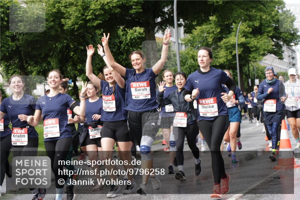 14.06.2026 - REWE Women's Run Jannik Wohlers http://msf.ph/oto/9796258 14.06.2026 09:10:22 Laufen 10811, 10341, 7, 10276, 7, 11187, 11002, 57, 57, 10261, 7, 10410, 657 meine-sportfotos.de