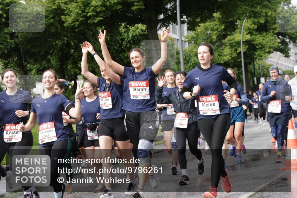 14.06.2026 - REWE Women's Run Jannik Wohlers http://msf.ph/oto/9796261 14.06.2026 09:10:22 Laufen 10811, 657, 10341, 7, 1027, 57, 11187, 11002, 7, 57, 10261, 577, 10410 meine-sportfotos.de