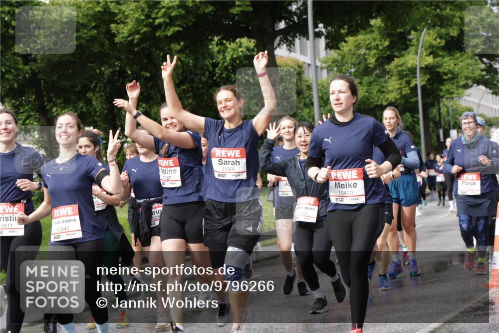 14.06.2026 - REWE Women's Run Jannik Wohlers http://msf.ph/oto/9796266 14.06.2026 09:10:22 Laufen 0811, 7, 10341, 657, 48, 11187, 11002, 57, 027, 577, 57, 10261, 10410 meine-sportfotos.de