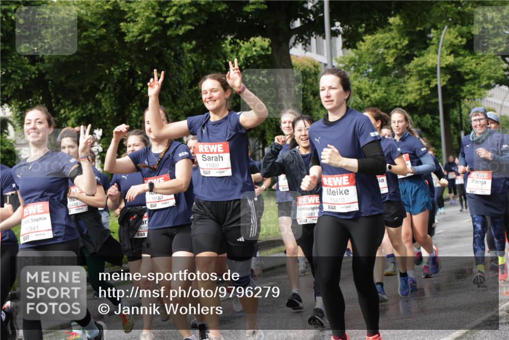 14.06.2026 - REWE Women's Run Jannik Wohlers http://msf.ph/oto/9796279 14.06.2026 09:10:22 Laufen 10341, 7, 10448, 102, 7, 11187, 57, 11002, 57, 10410, 10261, 657 meine-sportfotos.de