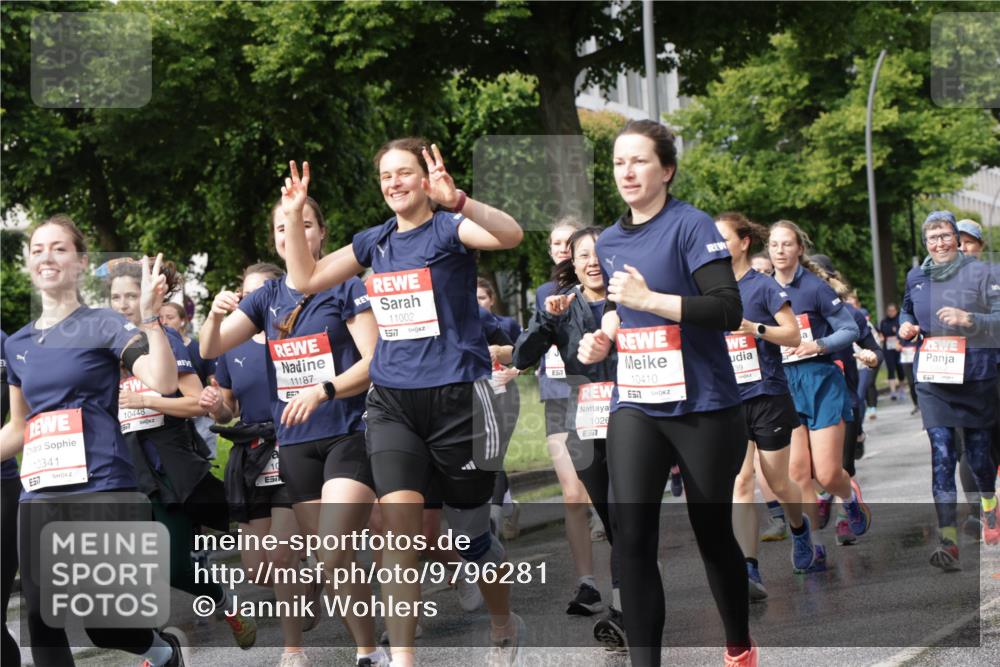 14.06.2026 - REWE Women's Run Jannik Wohlers http://msf.ph/oto/9796281 14.06.2026 09:10:22 Laufen 10341, 517, 10448, 11187, 65, 11002, 577, 10410, 139, 1026, 57 meine-sportfotos.de