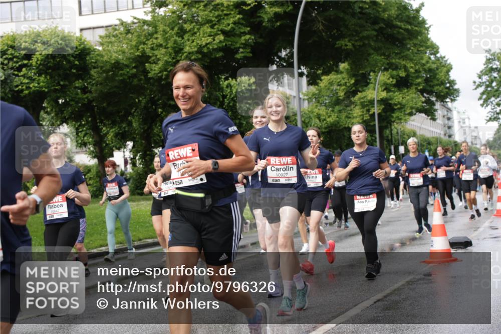 14.06.2026 - REWE Women's Run Jannik Wohlers http://msf.ph/oto/9796326 14.06.2026 09:10:28 Laufen 10647, 1051, 10927, 7 meine-sportfotos.de