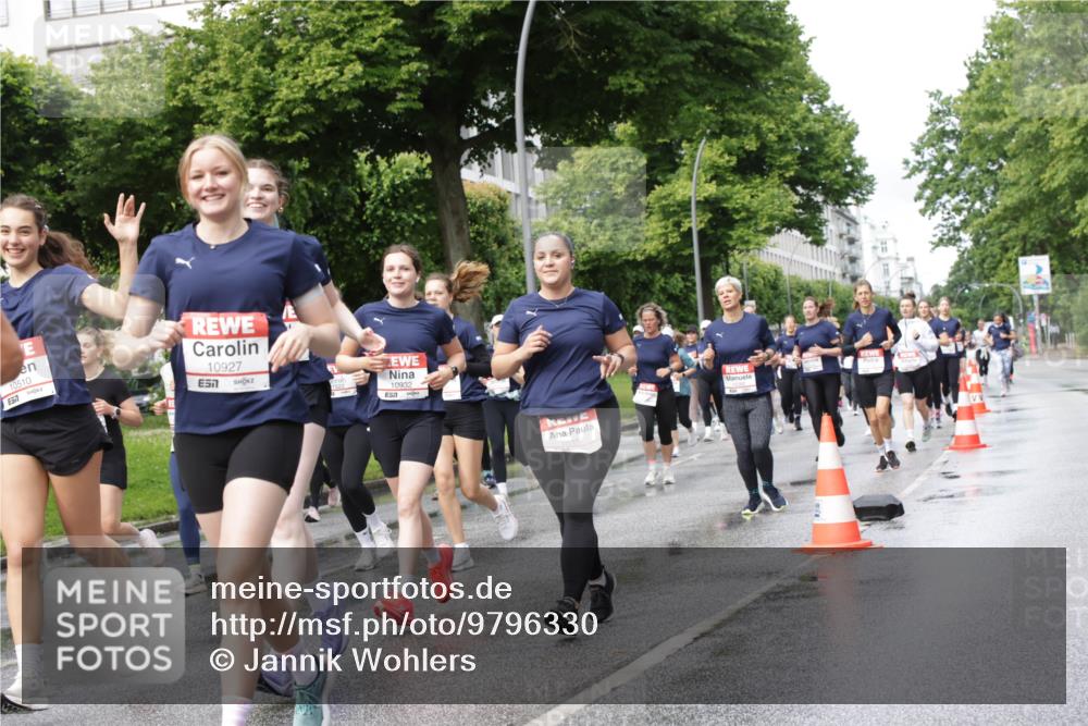 14.06.2026 - REWE Women's Run Jannik Wohlers http://msf.ph/oto/9796330 14.06.2026 09:10:29 Laufen 10510, 10927, 7, 10932 meine-sportfotos.de