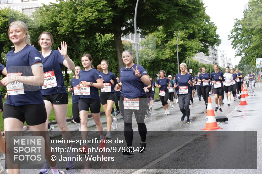 14.06.2026 - REWE Women's Run Jannik Wohlers http://msf.ph/oto/9796342 14.06.2026 09:10:29 Laufen 10927, 57, 10549, 657, 10932, 517, 10357 meine-sportfotos.de