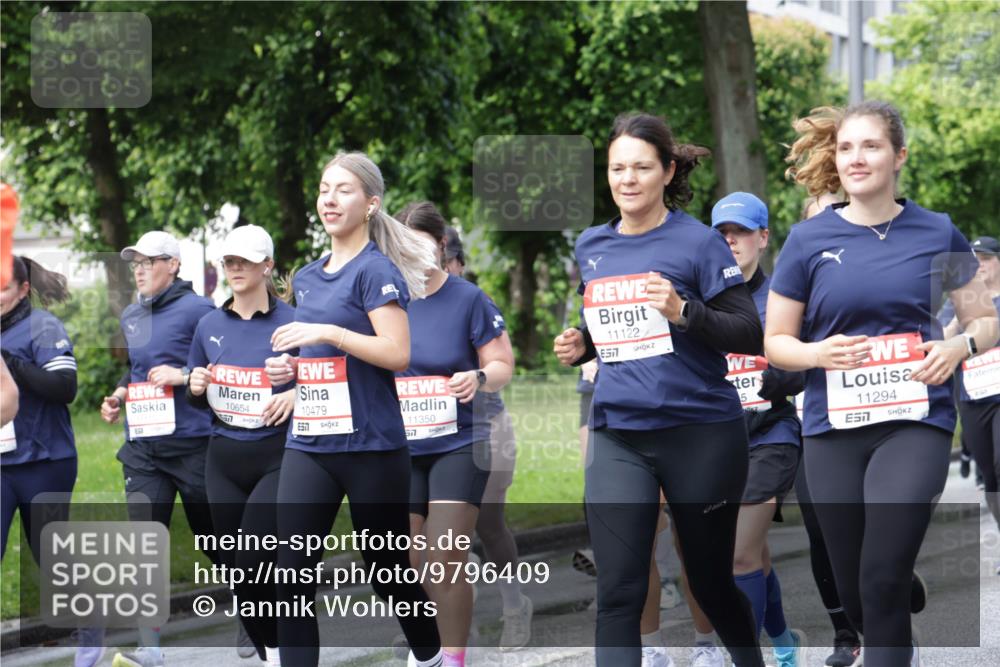 14.06.2026 - REWE Women's Run Jannik Wohlers http://msf.ph/oto/9796409 14.06.2026 09:10:36 Laufen 10654, 10479, 57, 11350, 577, 11122, 7, 5, 11294 meine-sportfotos.de