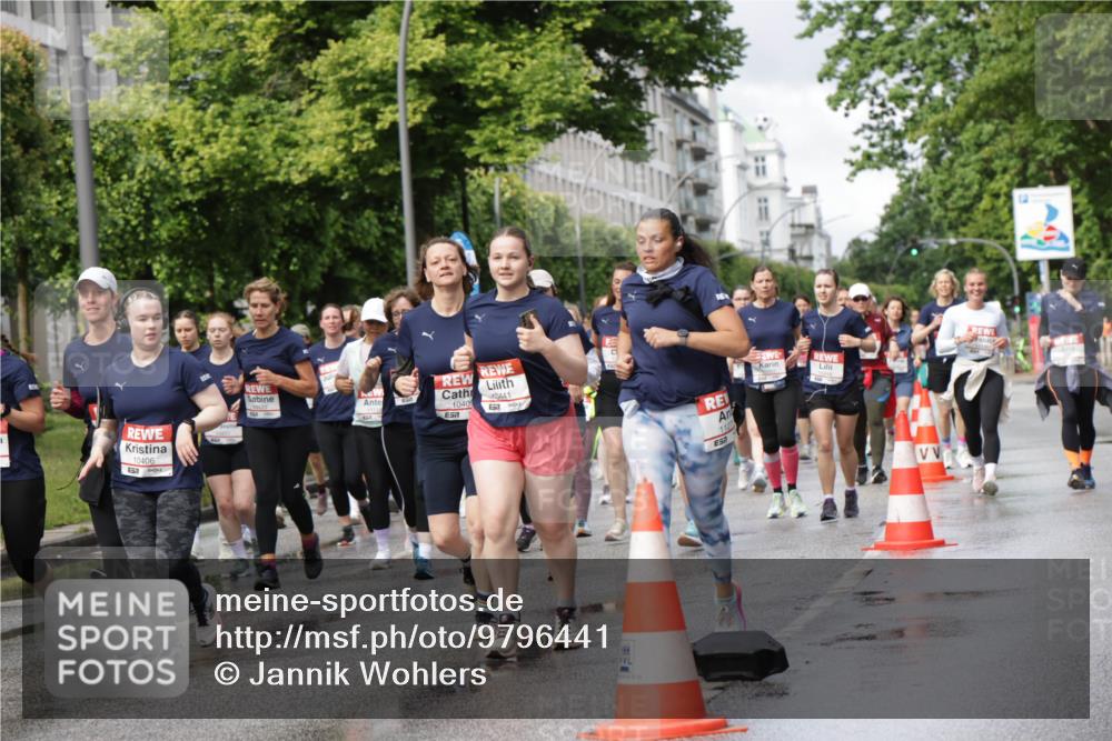 14.06.2026 - REWE Women's Run Jannik Wohlers http://msf.ph/oto/9796441 14.06.2026 09:10:38 Laufen 10406, 7, 0441, 11118, 10409 meine-sportfotos.de