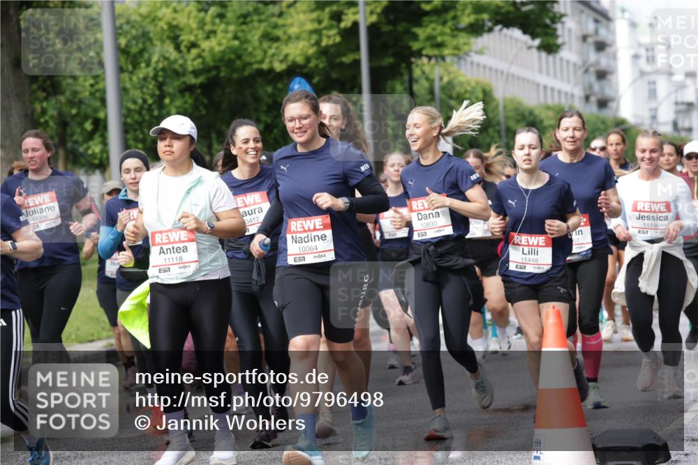 14.06.2026 - REWE Women's Run Jannik Wohlers http://msf.ph/oto/9796498 14.06.2026 09:10:42 Laufen 11206, 577, 11118, 57, 0412, 10064, 10890, 657, 11448, 7, 67, 11196 meine-sportfotos.de