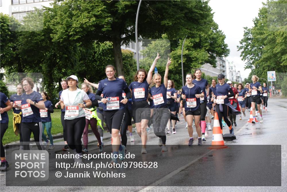14.06.2026 - REWE Women's Run Jannik Wohlers http://msf.ph/oto/9796528 14.06.2026 09:10:44 Laufen 10432, 11118, 57, 10064 meine-sportfotos.de