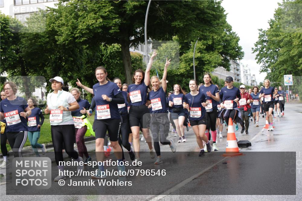 14.06.2026 - REWE Women's Run Jannik Wohlers http://msf.ph/oto/9796546 14.06.2026 09:10:44 Laufen 10432, 11118, 10980, 10064, 11448 meine-sportfotos.de