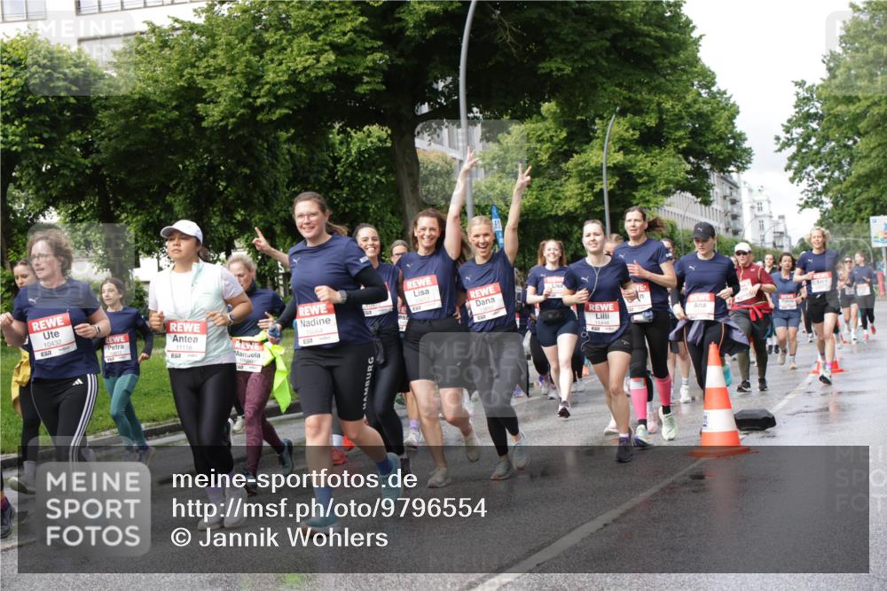 14.06.2026 - REWE Women's Run Jannik Wohlers http://msf.ph/oto/9796554 14.06.2026 09:10:44 Laufen 10432, 7, 11118, 10980, 10064, 57, 11448 meine-sportfotos.de