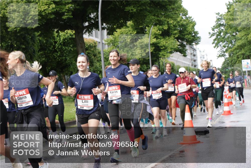 14.06.2026 - REWE Women's Run Jannik Wohlers http://msf.ph/oto/9796586 14.06.2026 09:10:46 Laufen 10890, 11448, 10567, 657 meine-sportfotos.de