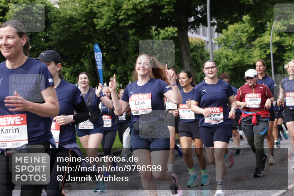 14.06.2026 - REWE Women's Run Jannik Wohlers http://msf.ph/oto/9796599 14.06.2026 09:10:48 Laufen 10567, 657, 6, 3, 11375, 57, 10675, 114, 7, 10055, 57, 11142, 10913 meine-sportfotos.de