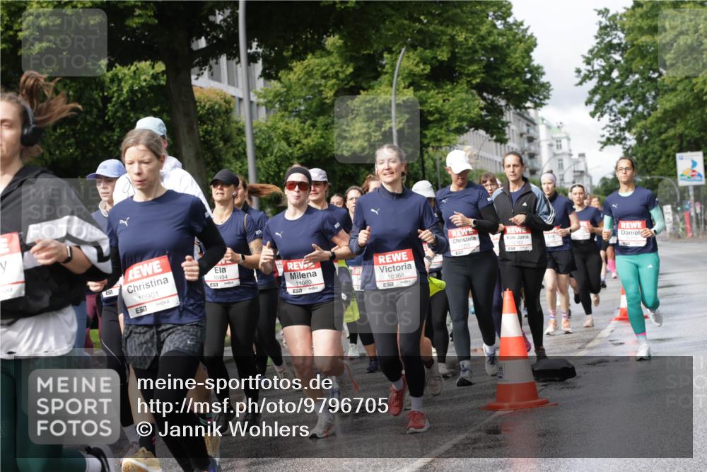 14.06.2026 - REWE Women's Run Jannik Wohlers http://msf.ph/oto/9796705 14.06.2026 09:10:53 Laufen 10901, 57, 10494, 11080, 10368, 7, 11222, 57 meine-sportfotos.de