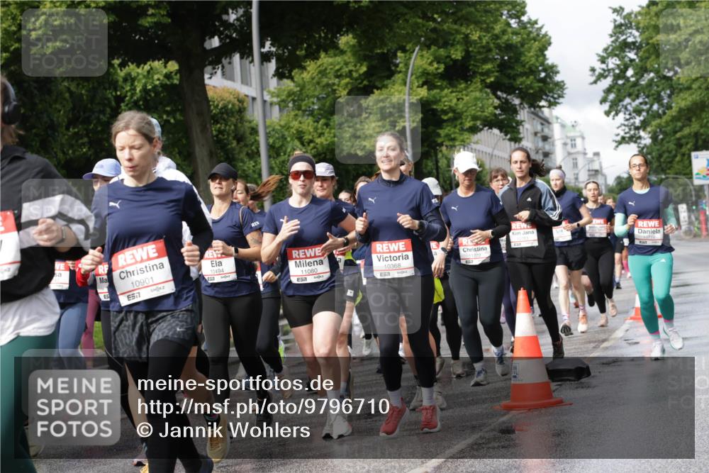 14.06.2026 - REWE Women's Run Jannik Wohlers http://msf.ph/oto/9796710 14.06.2026 09:10:53 Laufen 10901, 57, 517, 10494, 11080, 10368, 5 meine-sportfotos.de