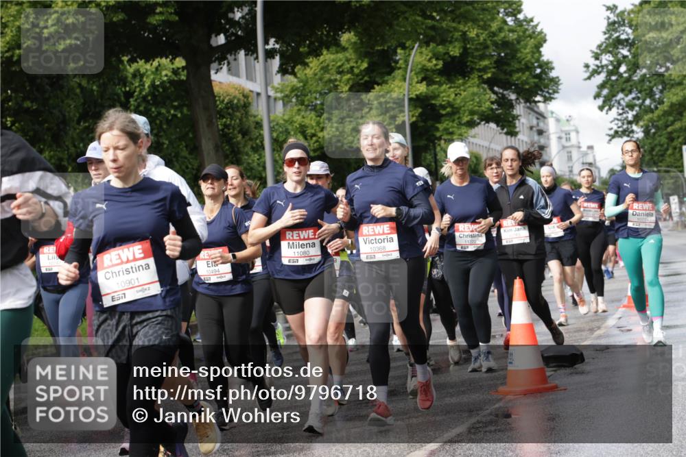 14.06.2026 - REWE Women's Run Jannik Wohlers http://msf.ph/oto/9796718 14.06.2026 09:10:53 Laufen 10747, 10901, 657, 10494, 57, 11222, 857, 11080, 10368, 57, 10774 meine-sportfotos.de