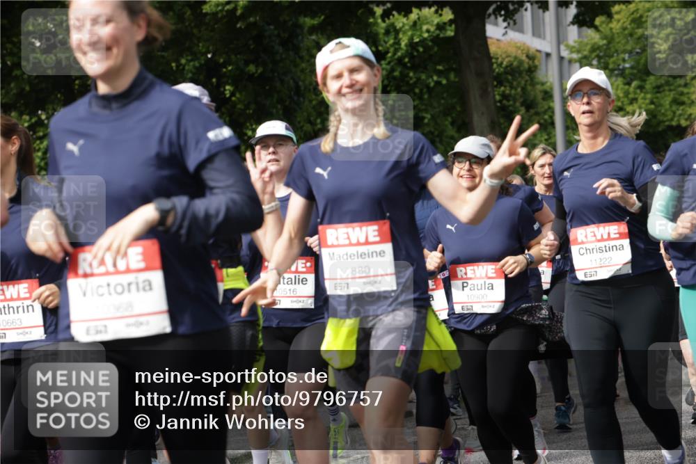 14.06.2026 - REWE Women's Run Jannik Wohlers http://msf.ph/oto/9796757 14.06.2026 09:10:56 Laufen 577, 0663, 0368, 10516, 7, 10880, 6577, 10900, 7, 11222, 7 meine-sportfotos.de