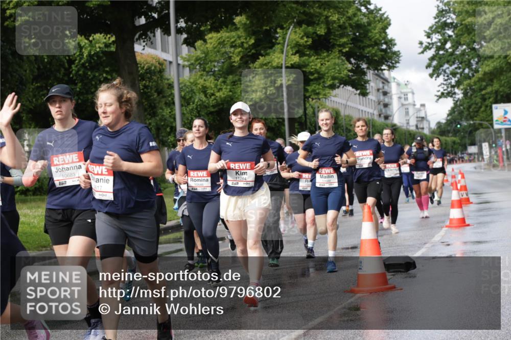 14.06.2026 - REWE Women's Run Jannik Wohlers http://msf.ph/oto/9796802 14.06.2026 09:11:00 Laufen 10683, 2577, 617, 11264, 10646, 7, 1, 900 meine-sportfotos.de