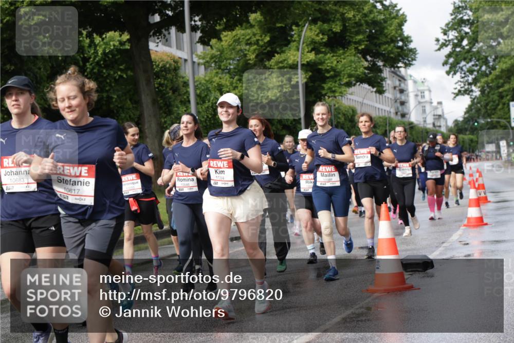 14.06.2026 - REWE Women's Run Jannik Wohlers http://msf.ph/oto/9796820 14.06.2026 09:11:00 Laufen 10683, 6577, 10617, 577, 10050, 11264, 10588, 10646 meine-sportfotos.de