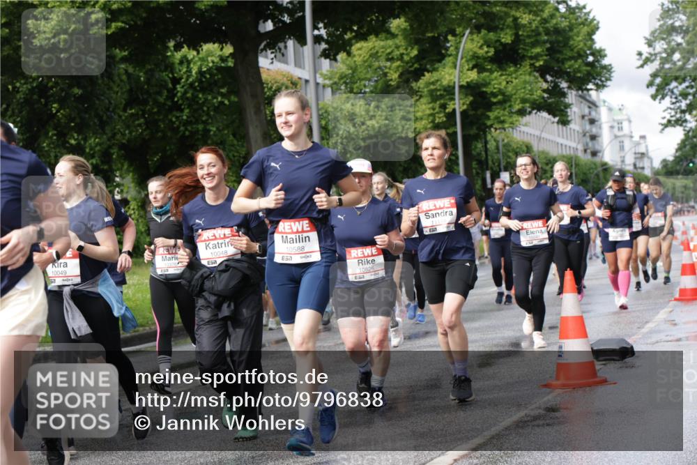 14.06.2026 - REWE Women's Run Jannik Wohlers http://msf.ph/oto/9796838 14.06.2026 09:11:02 Laufen 10049, 57, 10376, 10048, 51, 10588, 7, 10826, 7, 11144 meine-sportfotos.de