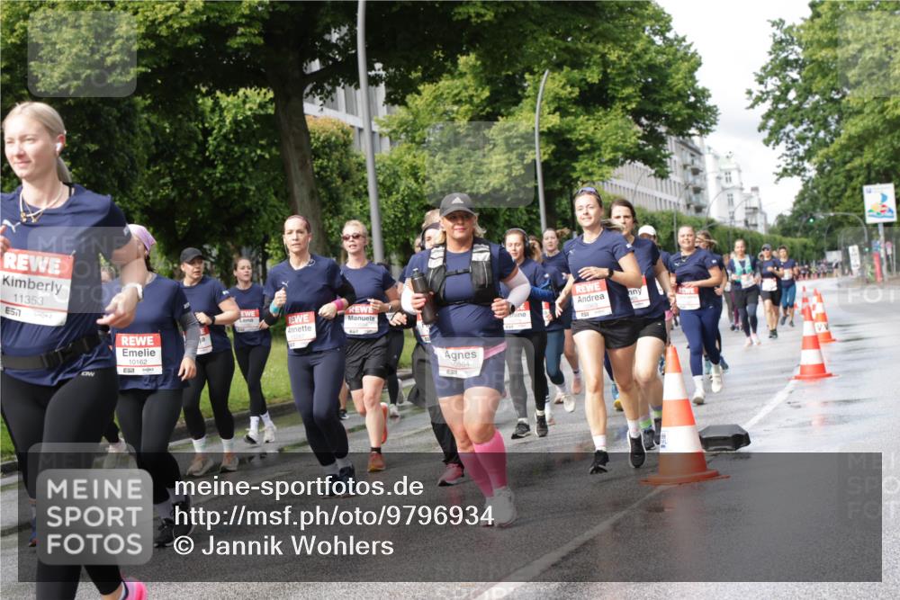 14.06.2026 - REWE Women's Run Jannik Wohlers http://msf.ph/oto/9796934 14.06.2026 09:11:07 Laufen 11353, 657, 10162, 10864 meine-sportfotos.de