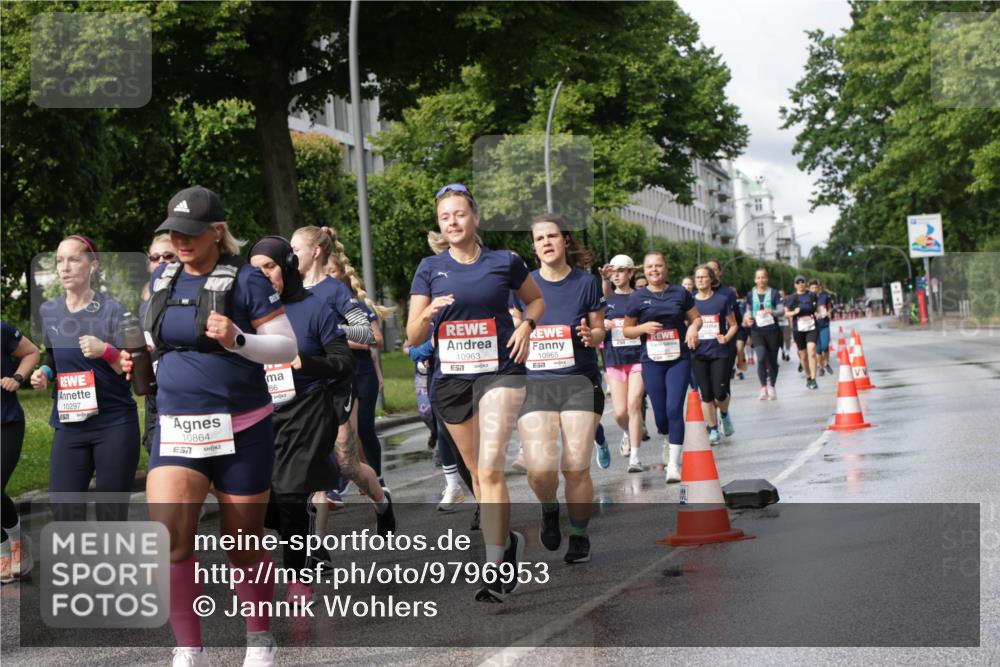 14.06.2026 - REWE Women's Run Jannik Wohlers http://msf.ph/oto/9796953 14.06.2026 09:11:08 Laufen 10297, 657, 10864, 10965, 86, 10963, 7 meine-sportfotos.de