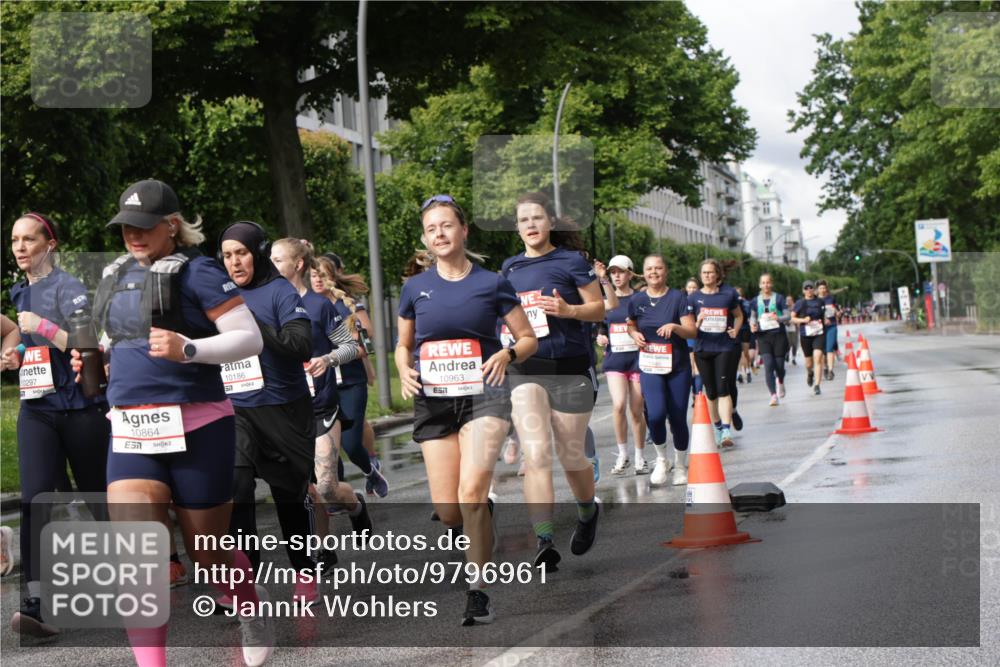 14.06.2026 - REWE Women's Run Jannik Wohlers http://msf.ph/oto/9796961 14.06.2026 09:11:08 Laufen 10297, 7, 10864, 10186, 57, 10963 meine-sportfotos.de