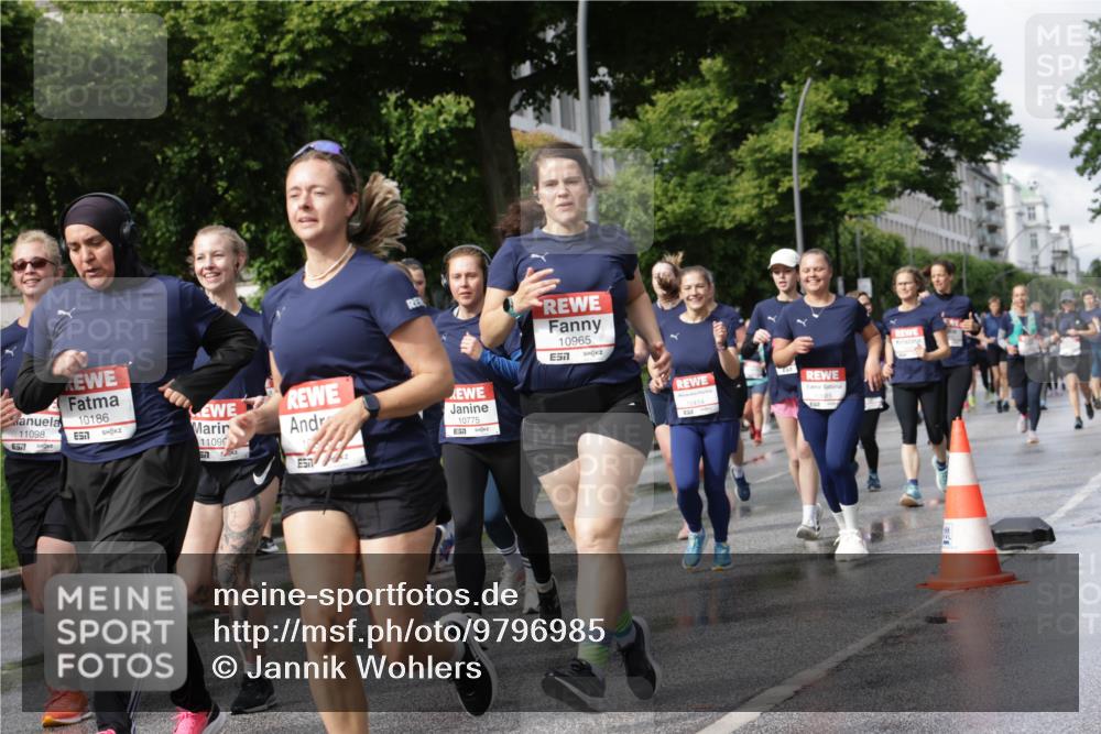 14.06.2026 - REWE Women's Run Jannik Wohlers http://msf.ph/oto/9796985 14.06.2026 09:11:09 Laufen 11098, 517, 10186, 657, 11099, 10775, 51, 10965, 10414 meine-sportfotos.de