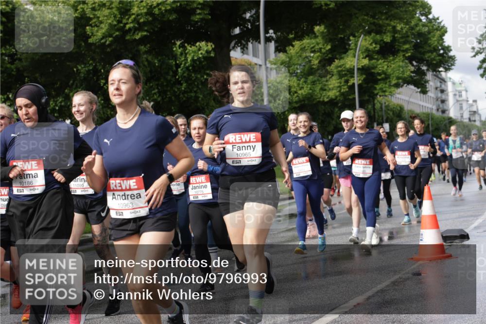 14.06.2026 - REWE Women's Run Jannik Wohlers http://msf.ph/oto/9796993 14.06.2026 09:11:09 Laufen 098, 10186, 11099, 10963, 10775, 51, 10965, 7 meine-sportfotos.de