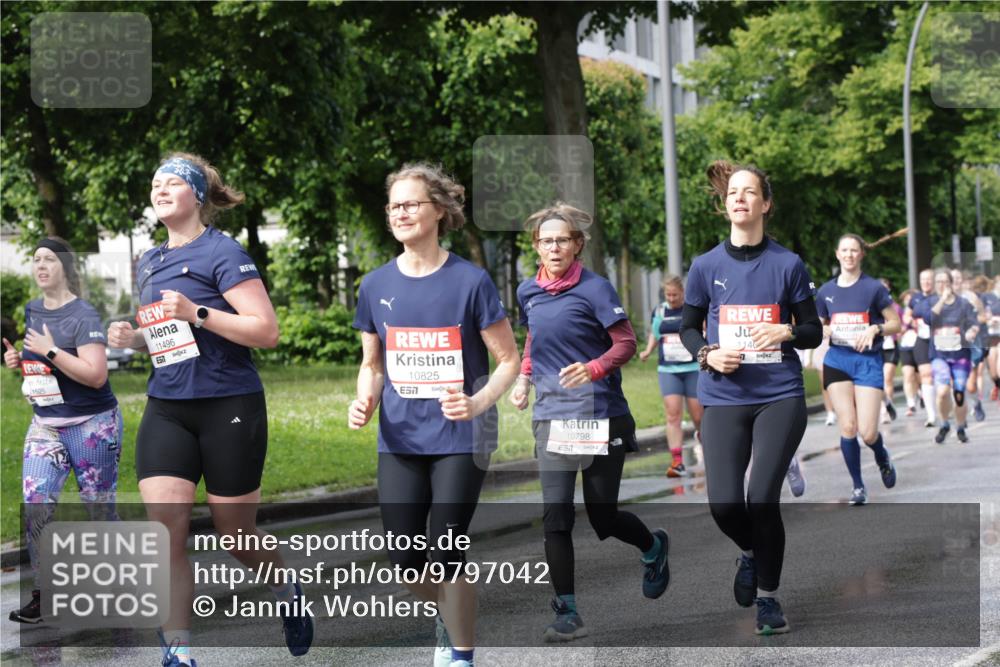 14.06.2026 - REWE Women's Run Jannik Wohlers http://msf.ph/oto/9797042 14.06.2026 09:11:13 Laufen 1525, 11496, 10825, 7, 10798, 7, 1140 meine-sportfotos.de